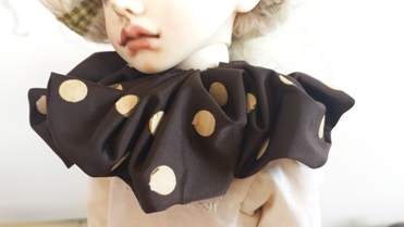 Polka Dot Neck Ruffle 1/4 size