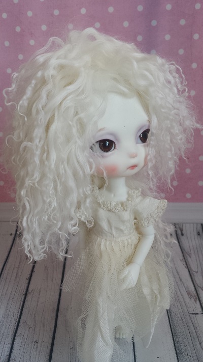 11" Creamy white tibetan mohair