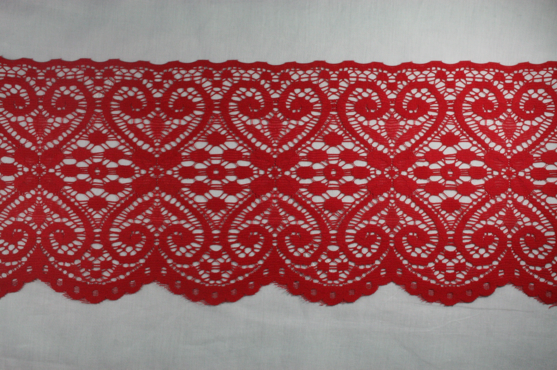 Red panel lace 9.25"