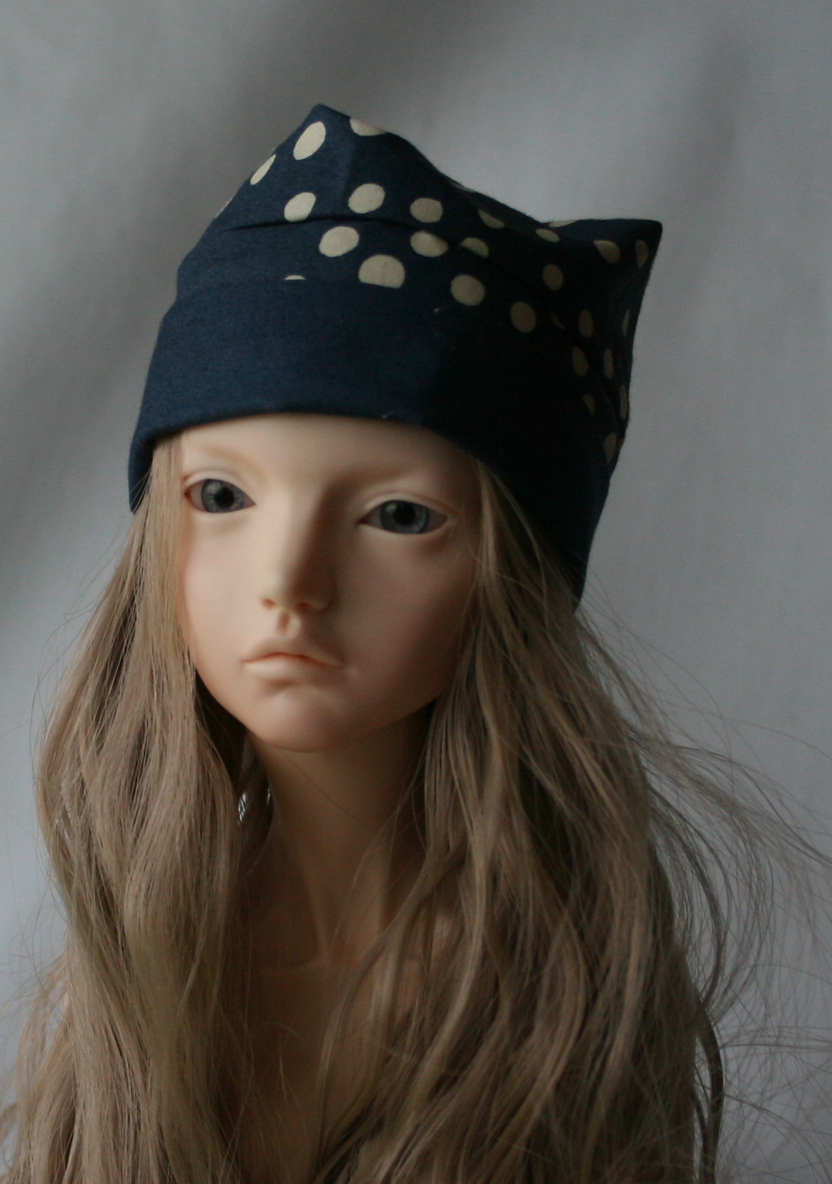 Dotted hat and bow