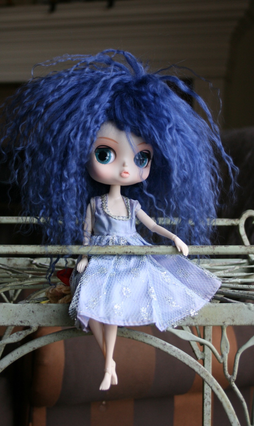 8.5" Electric Feel Blue wig