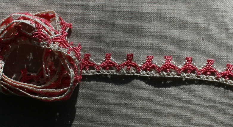 Pink crocheted trim 1/2"